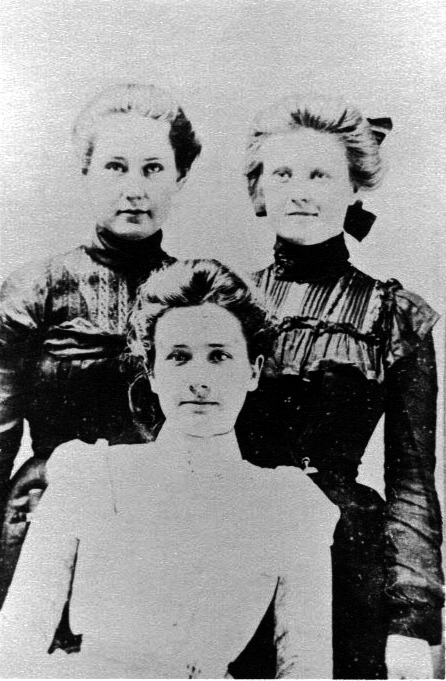 Cousins Bessie Dunnie Mamie pic4 cropped